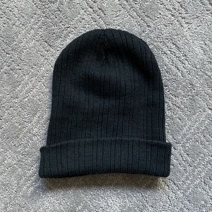 BLACK BEANIE- WILD FABLE
